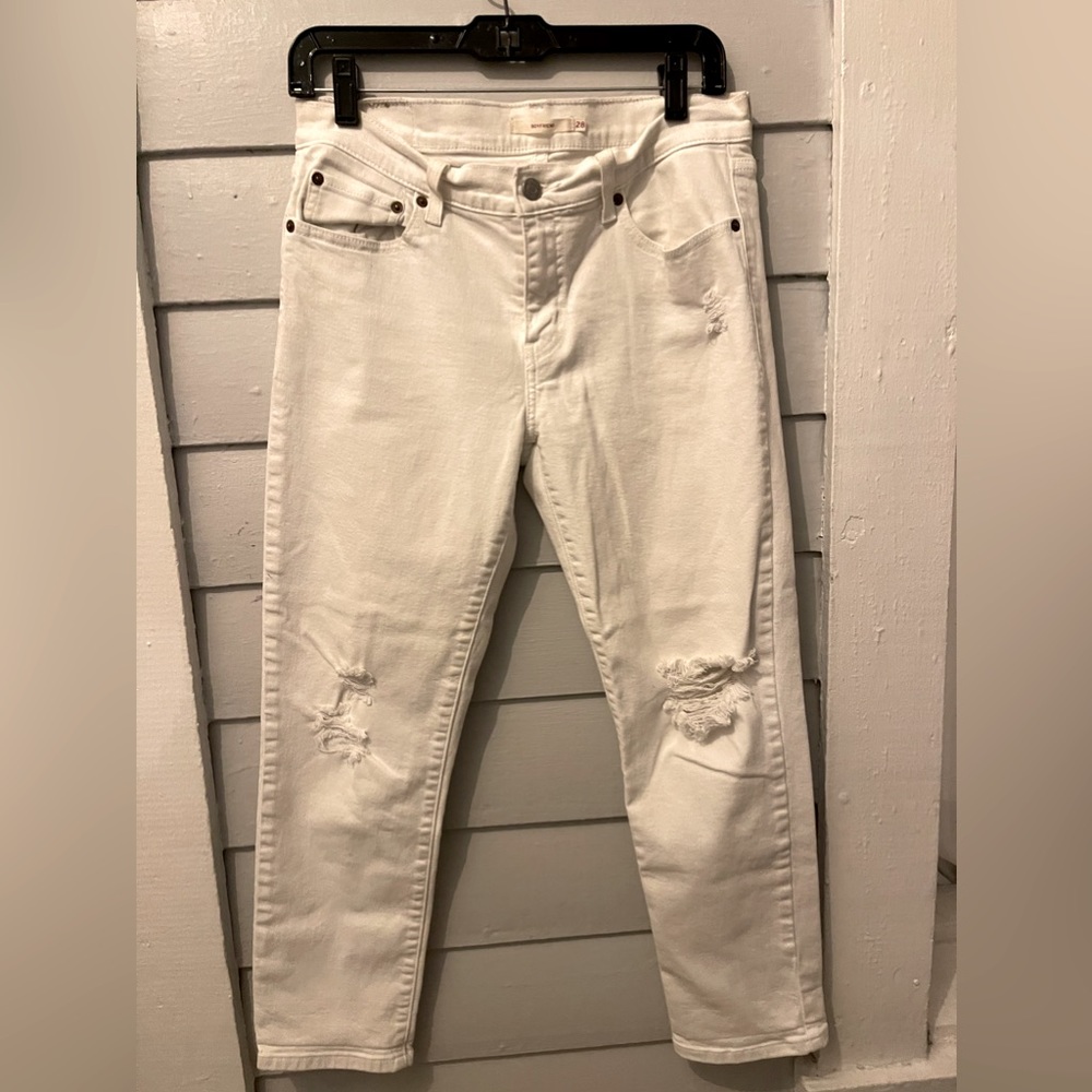 Levi’s Boyfriend crop distressed white Jeans 28